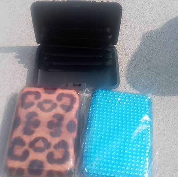 Cases - Picture 2 of 2